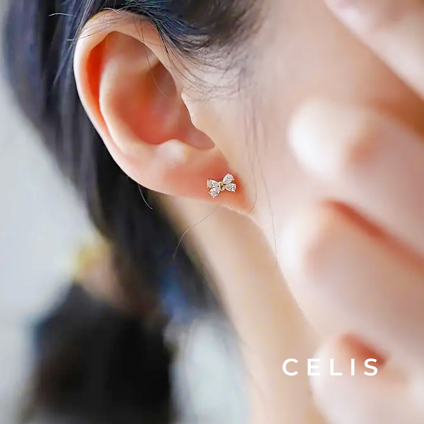 Minimal Ribbon Zirconia Earrings