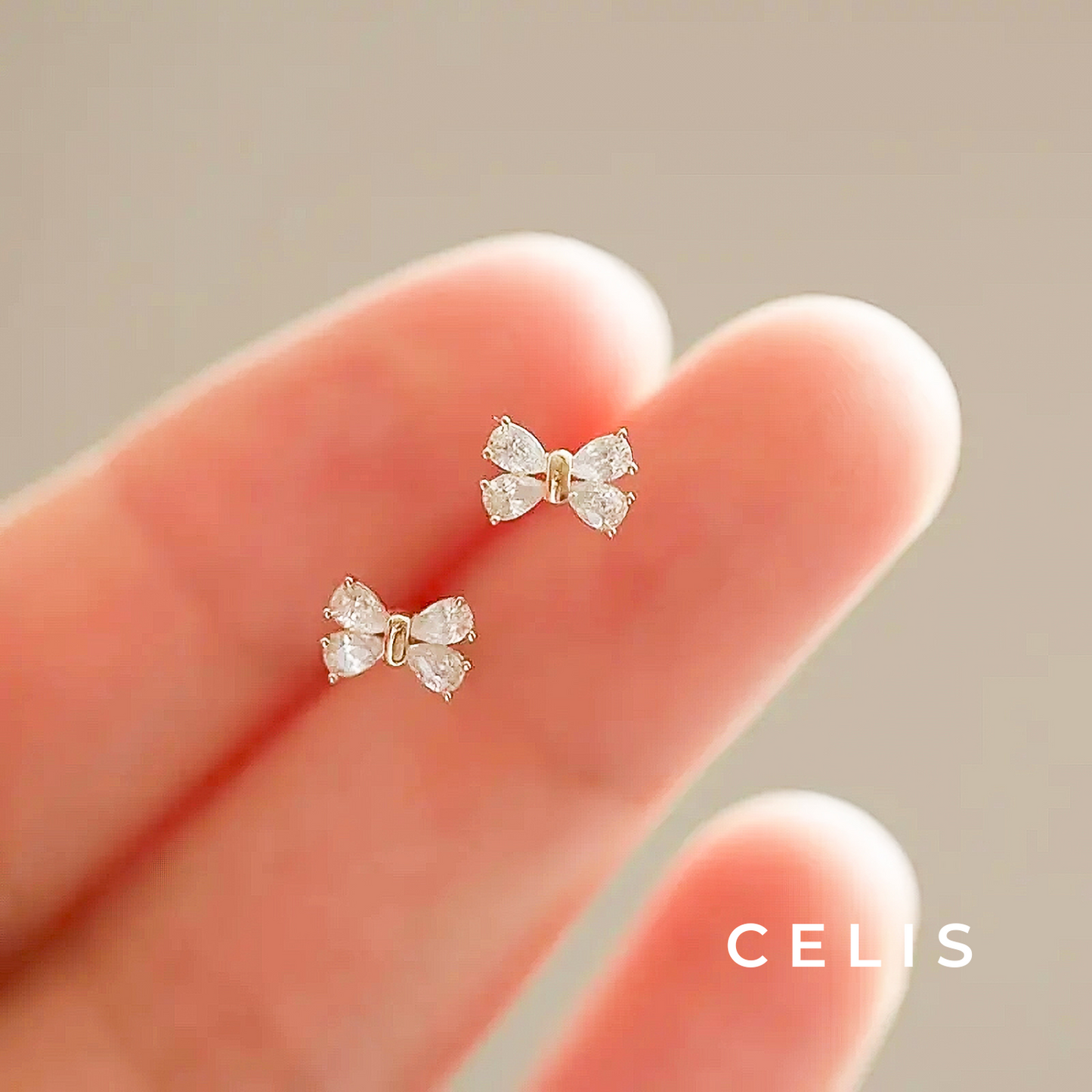 Minimal Ribbon Zirconia Earrings