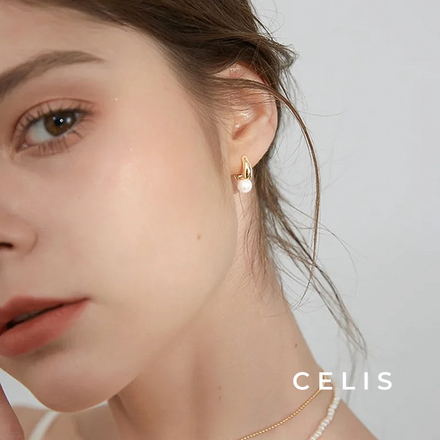 Simple Pearl Earrings