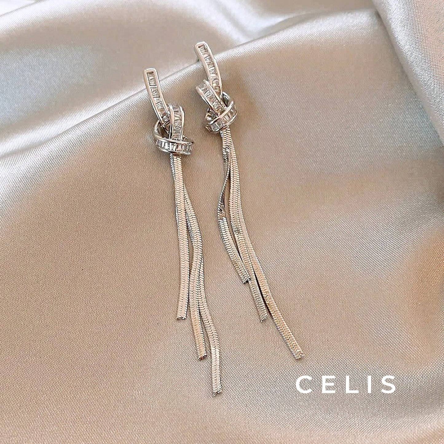 【Limited Item】 Elegant Glitter Tassel Earrings