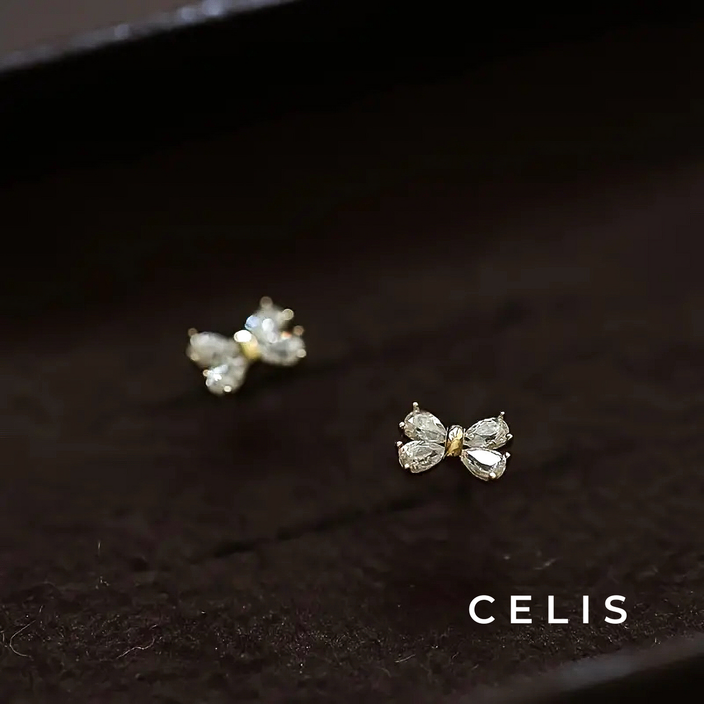 Minimal Ribbon Zirconia Earrings