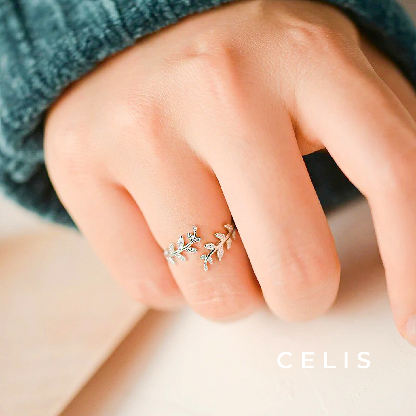 Elegant Leaf Circle Zirconia Ring