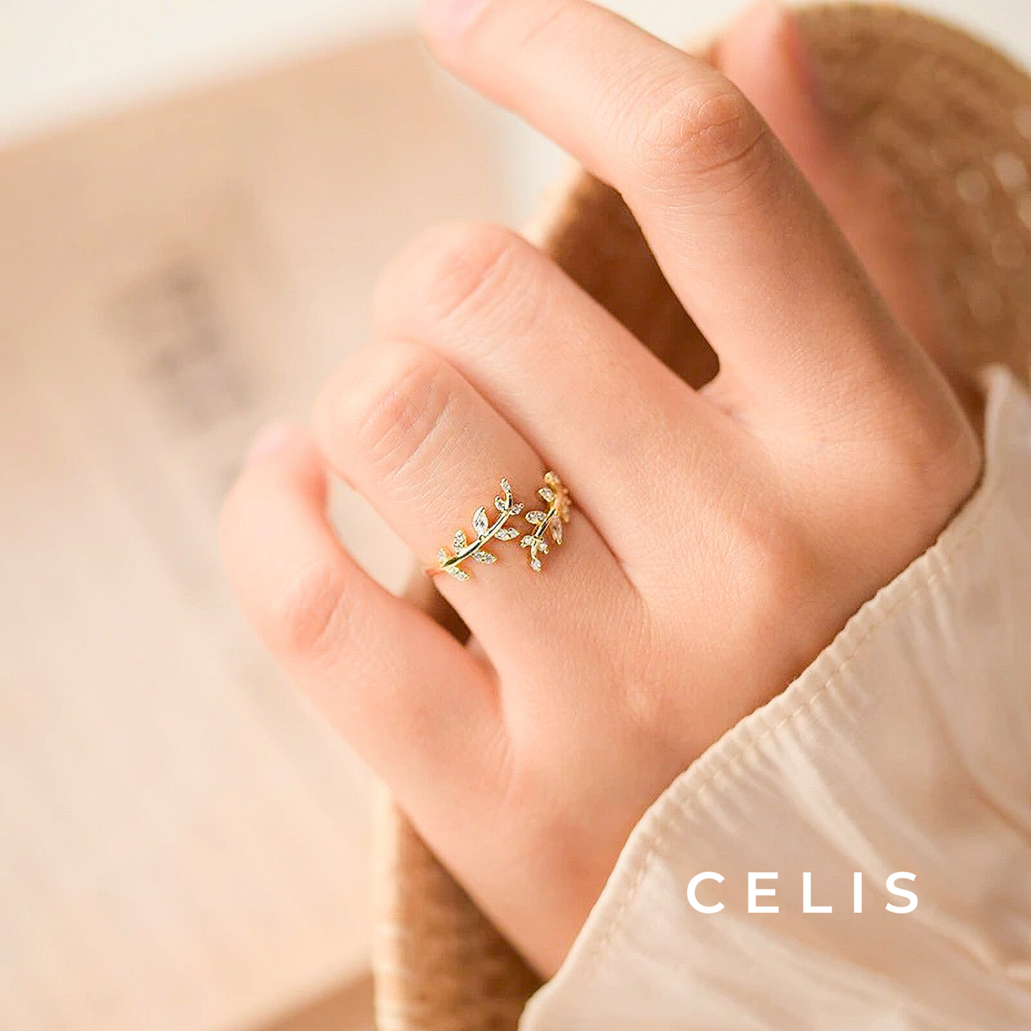 Elegant Leaf Circle Zirconia Ring