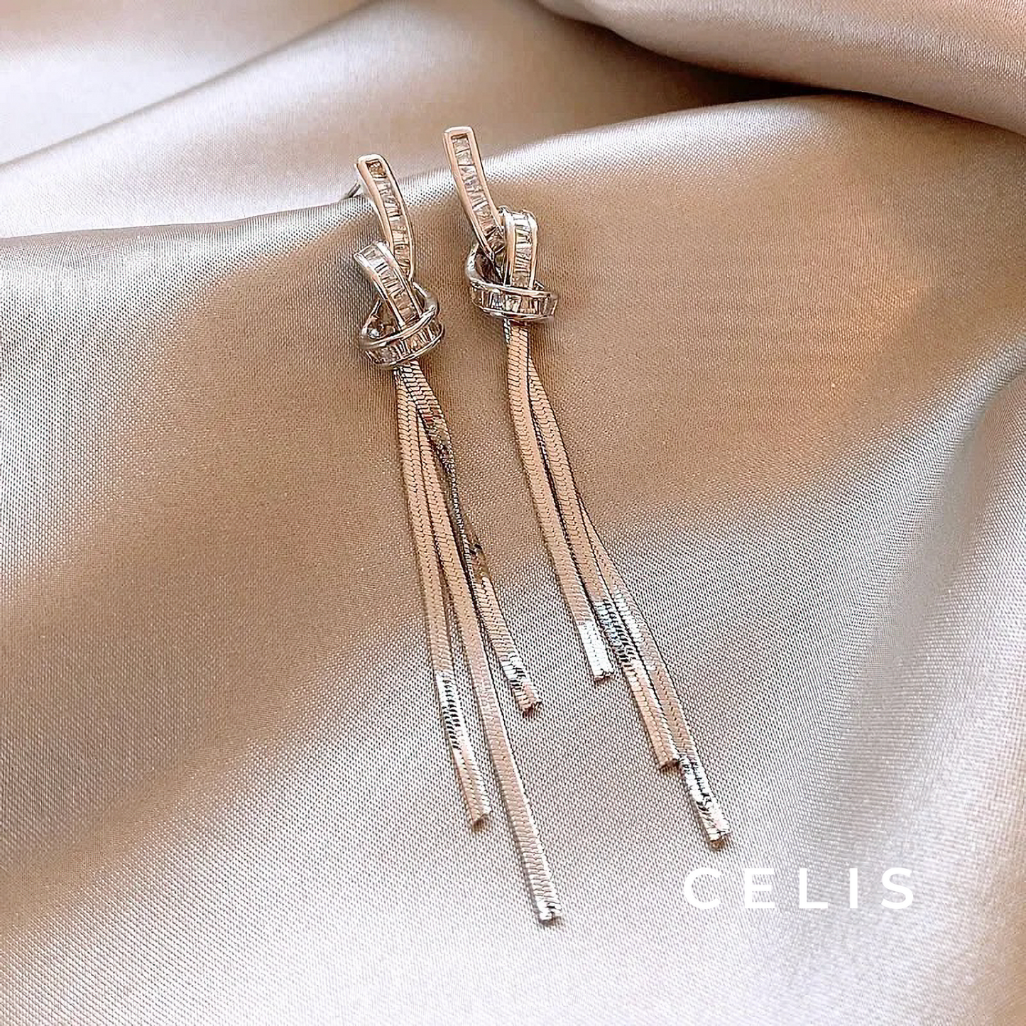 【Limited Item】 Elegant Glitter Tassel Earrings