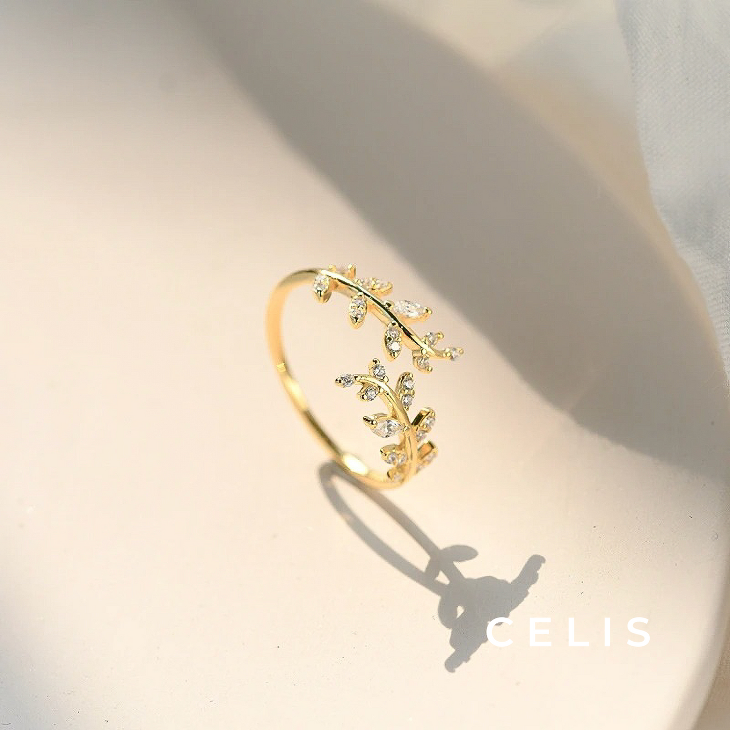 Elegant Leaf Circle Zirconia Ring