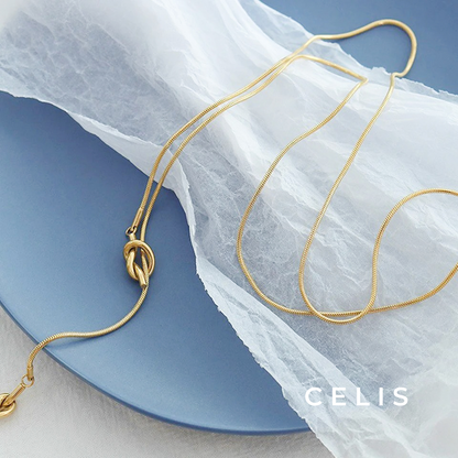 Finesse Loop Necklace